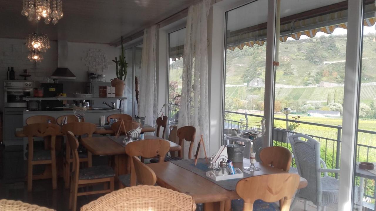 Gaestehaus Moselblick Trittenheim Exterior photo